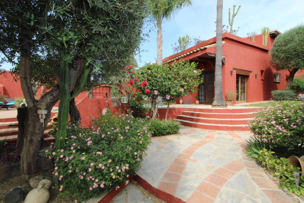 Villa for sale in Elviria, Marbella East