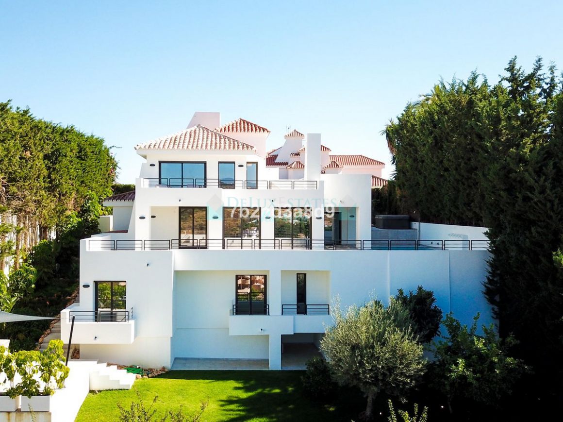 Villa for sale in Nueva Andalucia