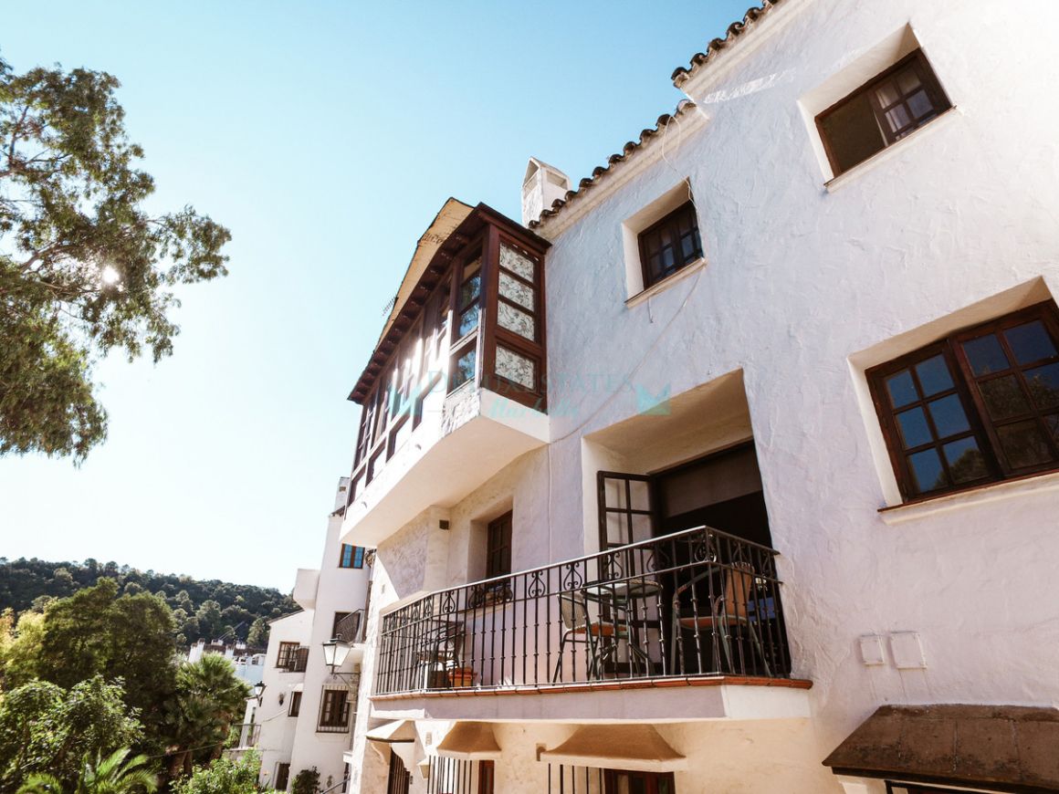 Apartment for sale in Benahavis