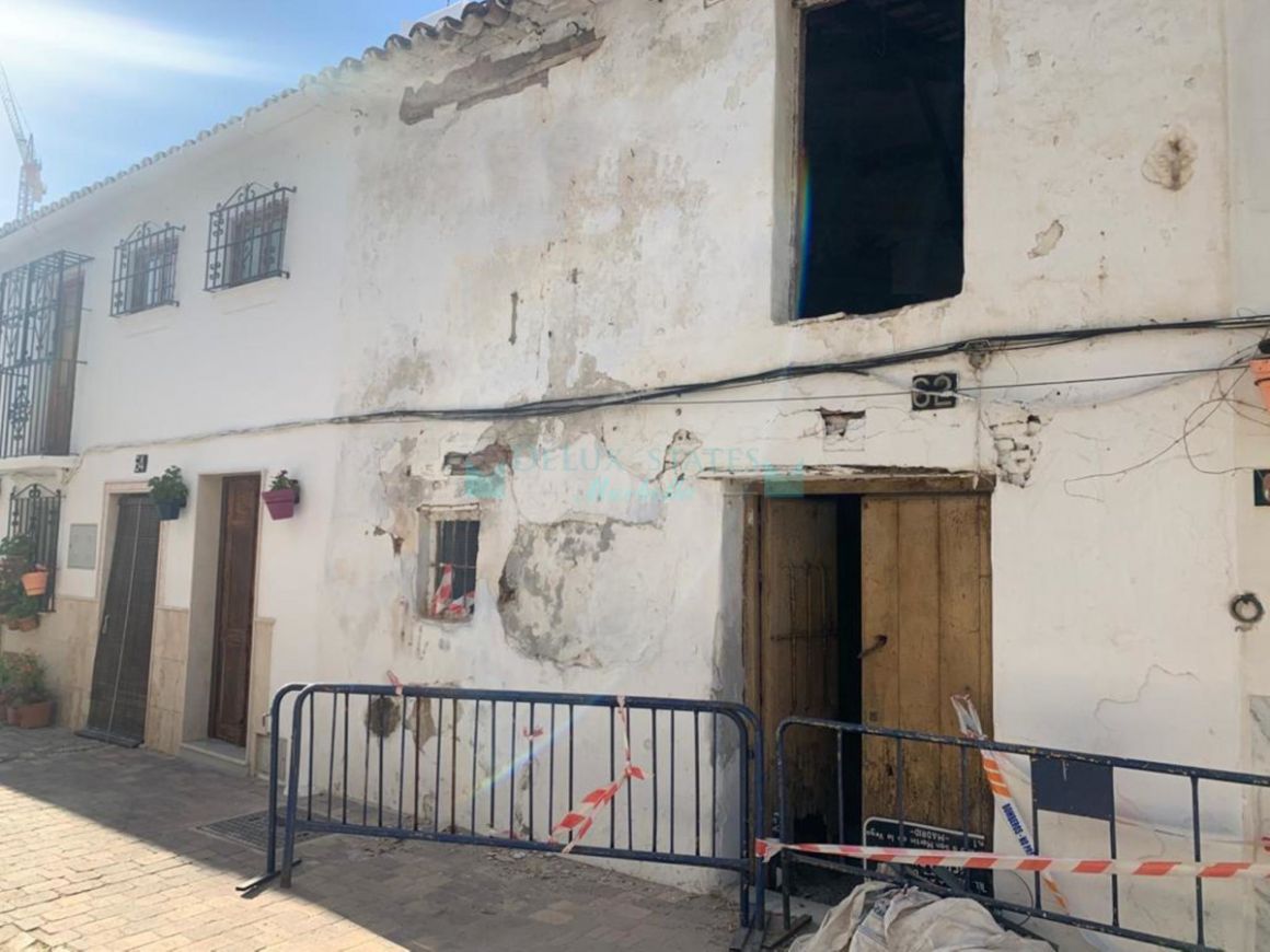 Finca for sale in Estepona