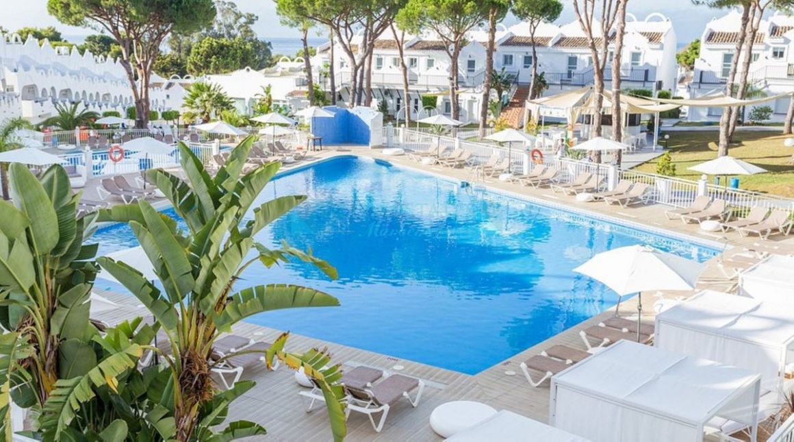 Town House for sale in Cabopino, Marbella East