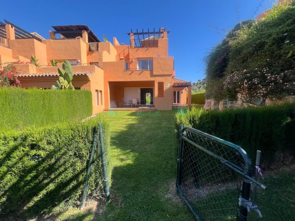 Semi Detached Villa in Benahavis