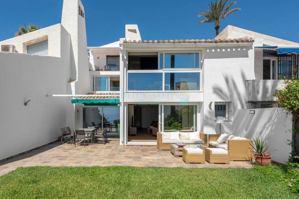 Semi Detached Villa for sale in Estepona