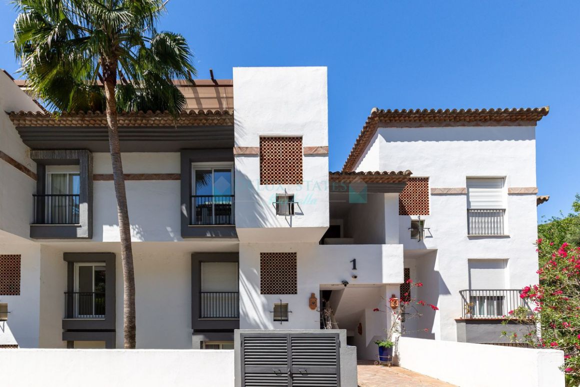 Ático en venta en Los Arqueros, Benahavis
