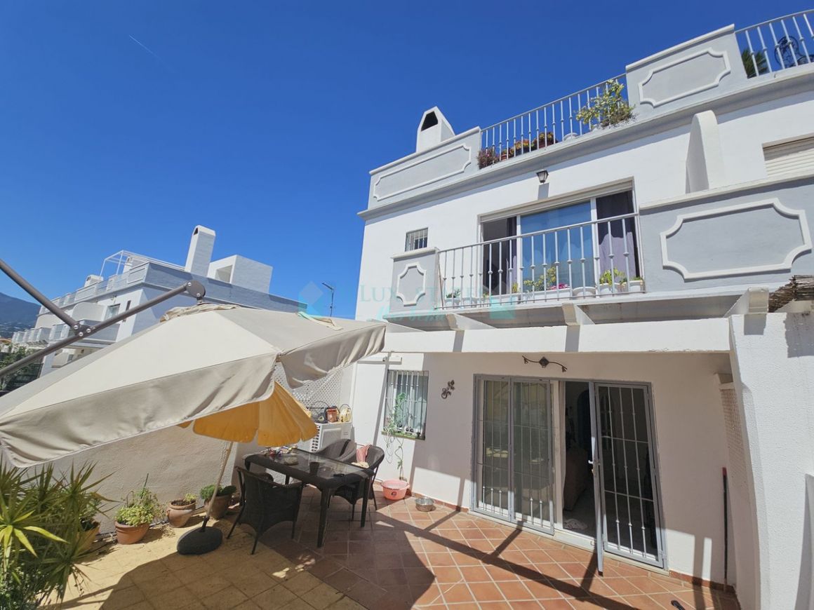 Town House for sale in Atalaya, Estepona