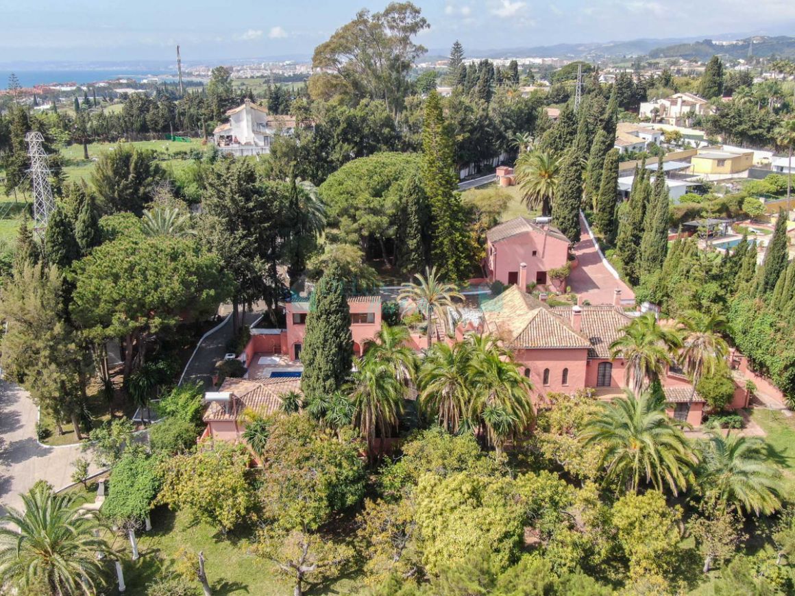 Finca for sale in Estepona