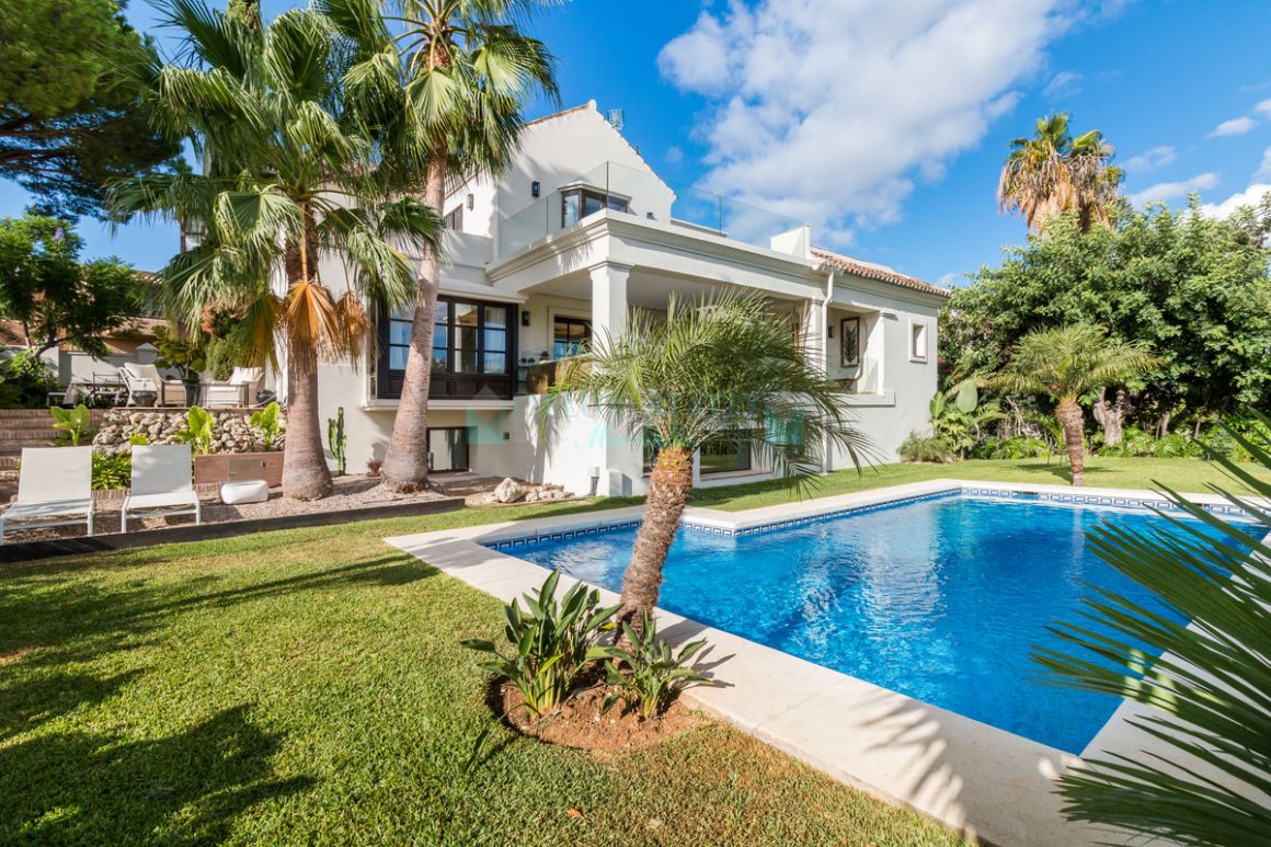 Villa for sale in Guadalmina Alta, San Pedro de Alcantara