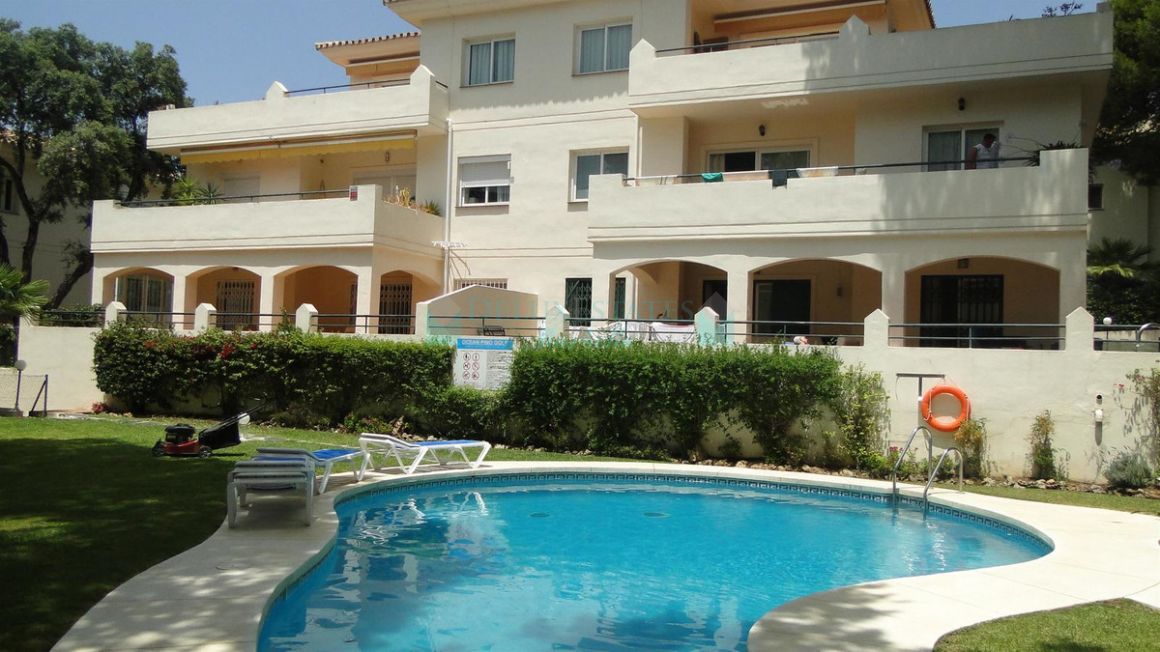 Apartment for sale in Cabopino, Marbella East