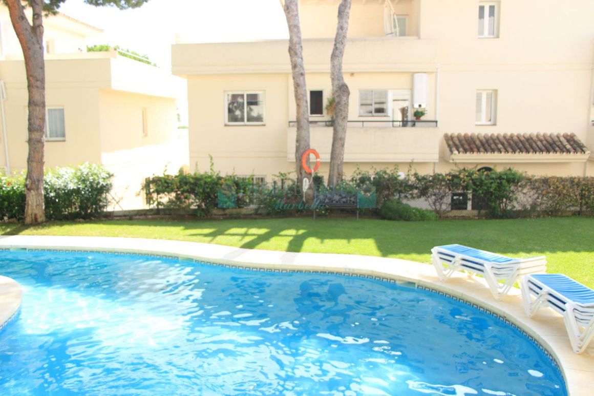 Apartamento Planta Baja en venta en  Artola, Marbella Este