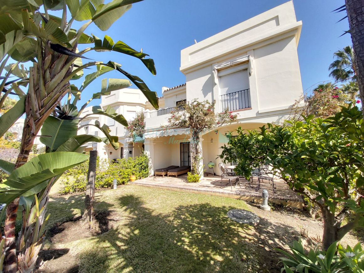 Semi Detached Villa for sale in La Quinta, Benahavis