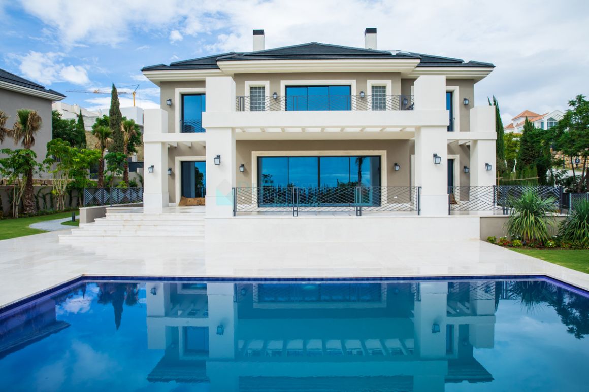 Villa for sale in Los Flamingos, Benahavis