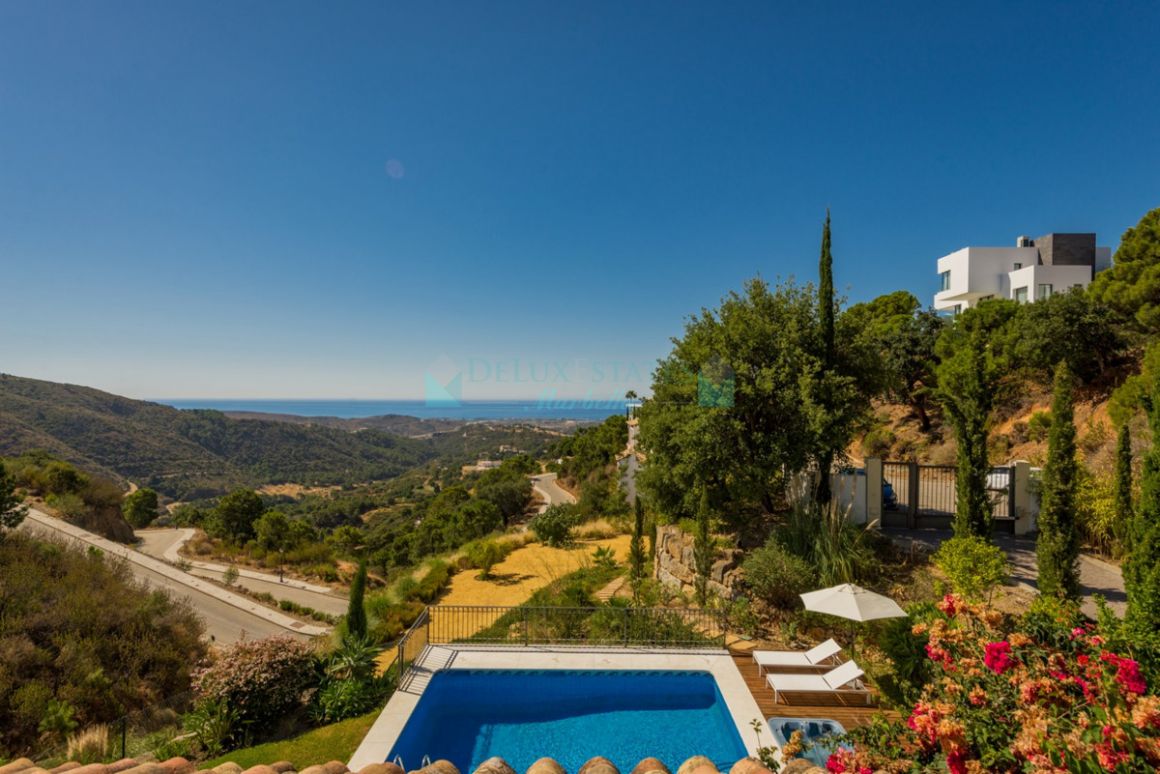 Villa for sale in Benahavis