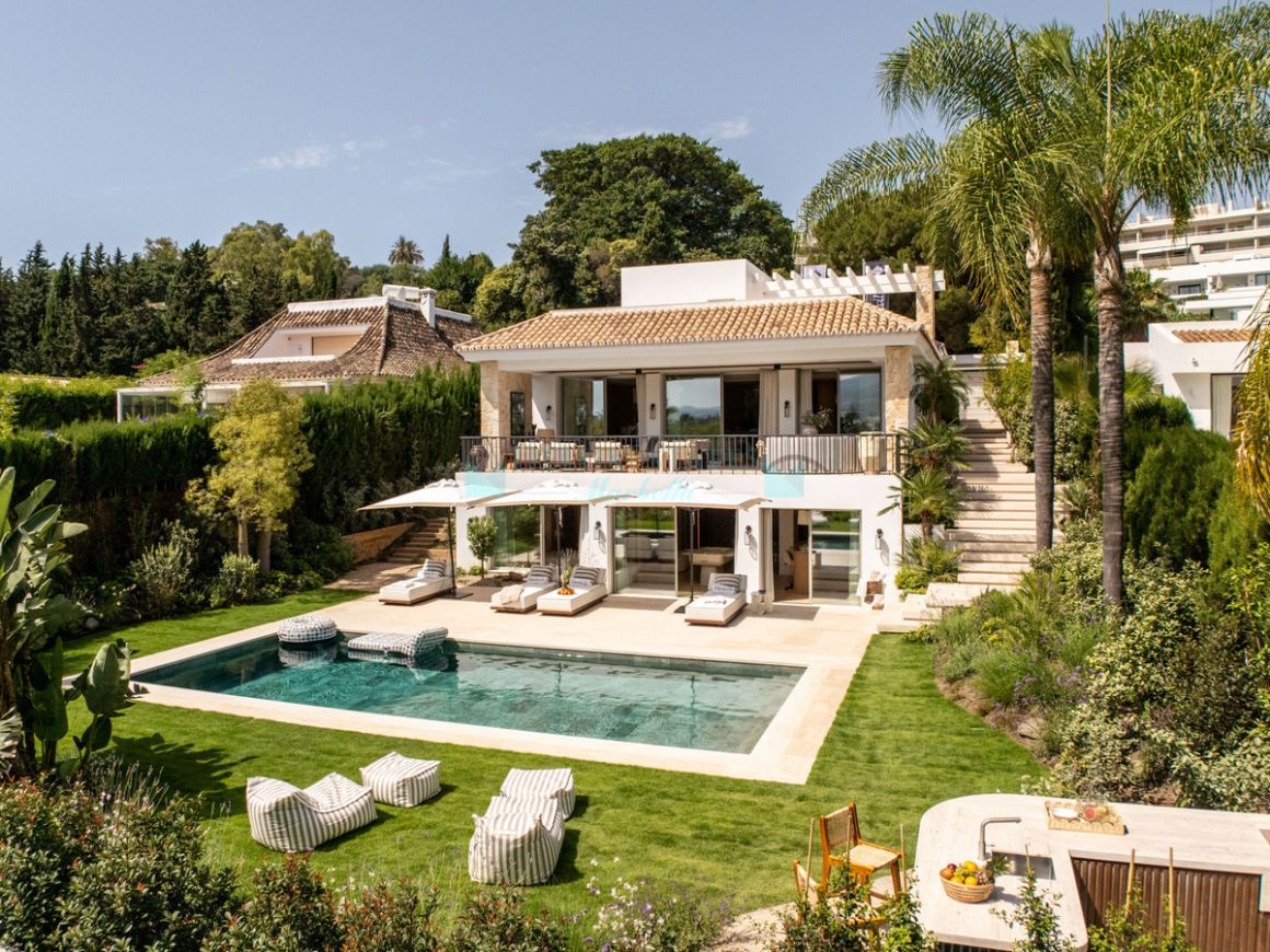Villa for sale in Nueva Andalucia