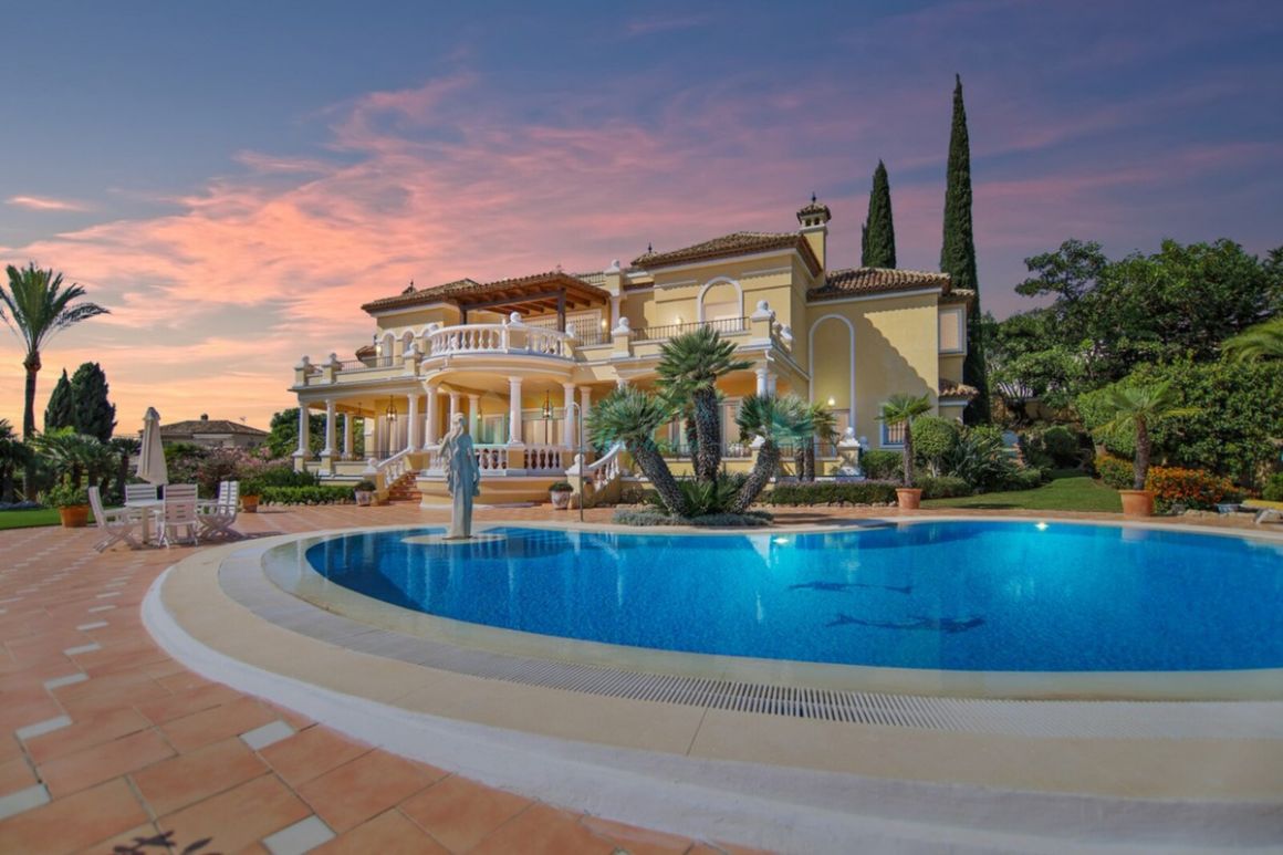 Villa for sale in Benahavis