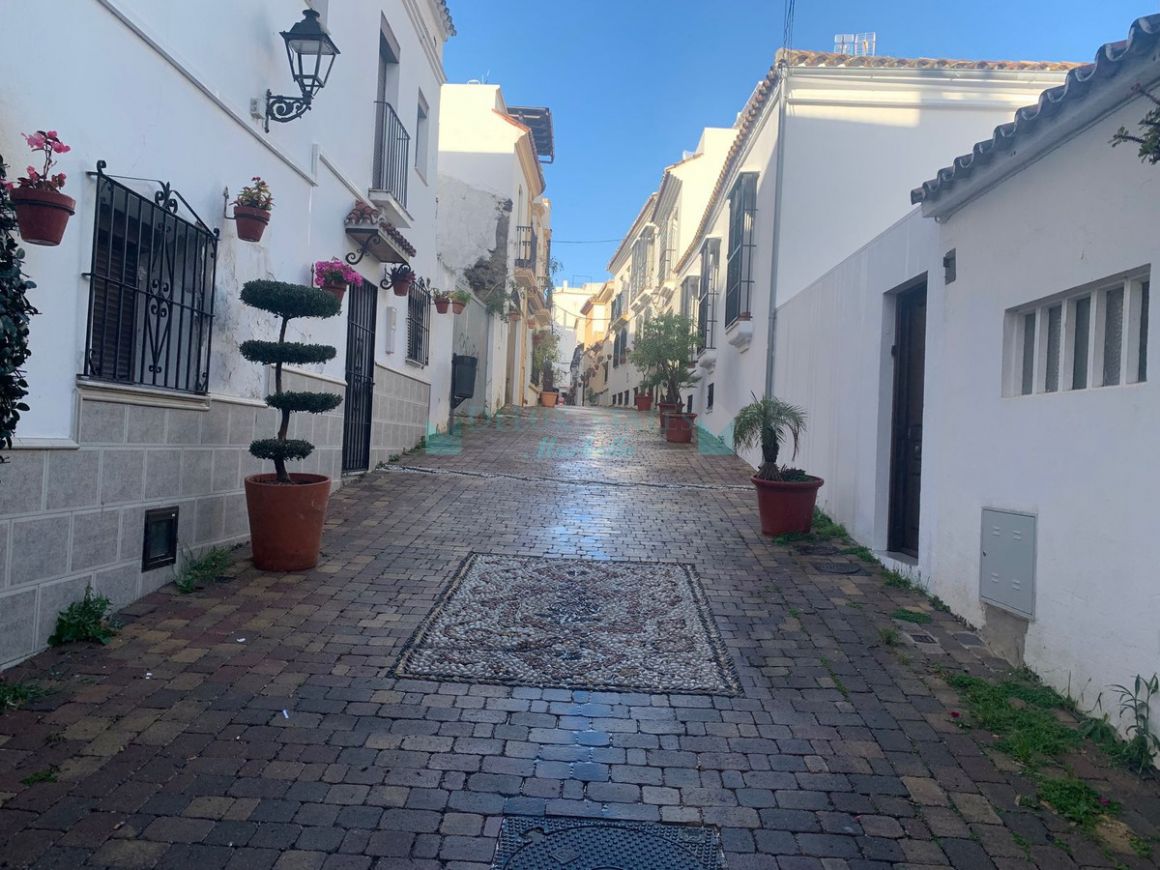 Town House for sale in Estepona