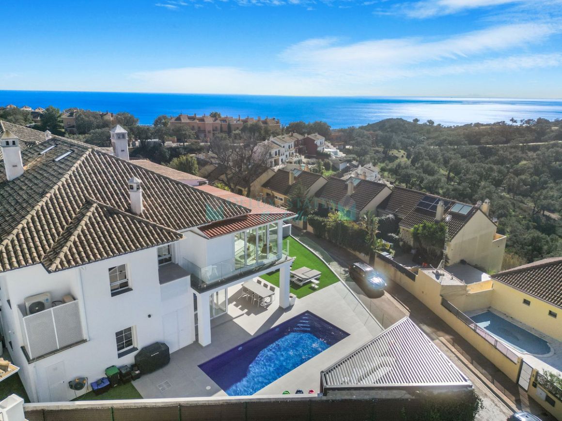 Villa Pareada en venta en  Elviria, Marbella Este
