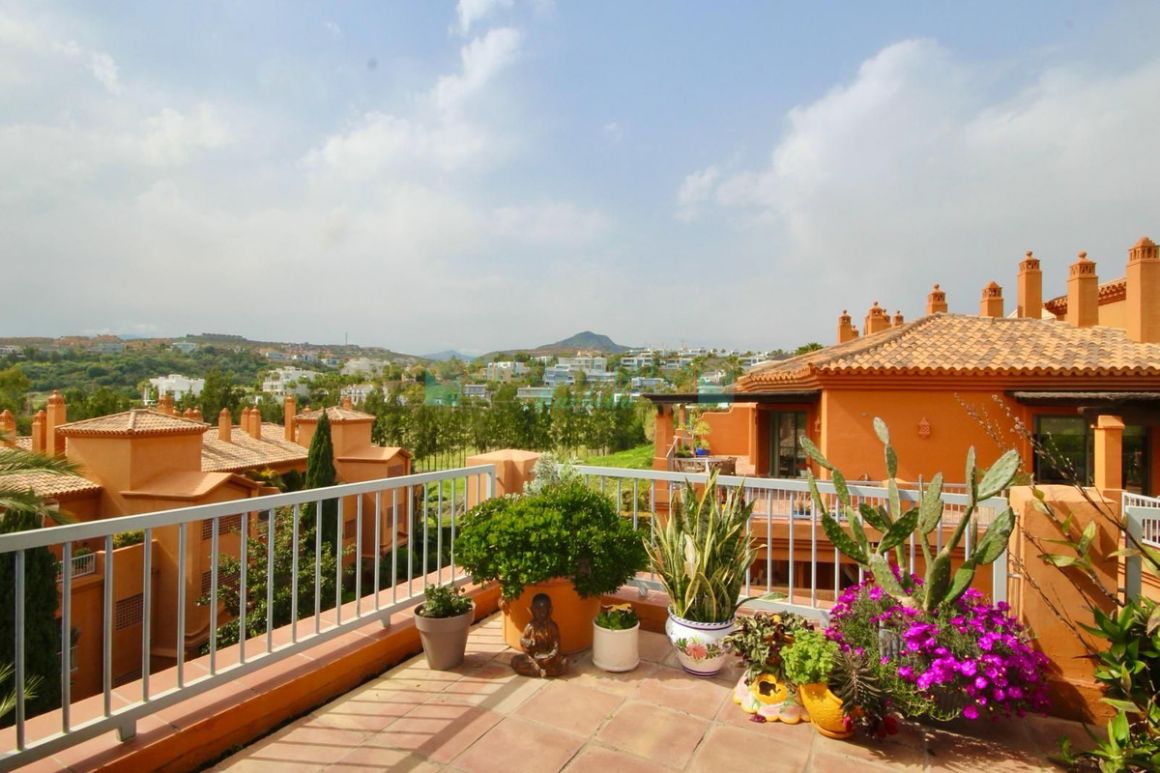 Penthouse for sale in  Atalaya, Estepona