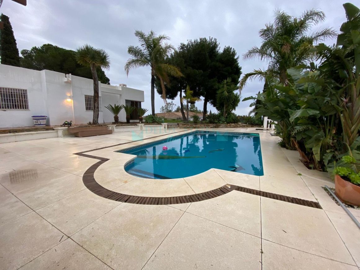 Villa for rent in Estepona