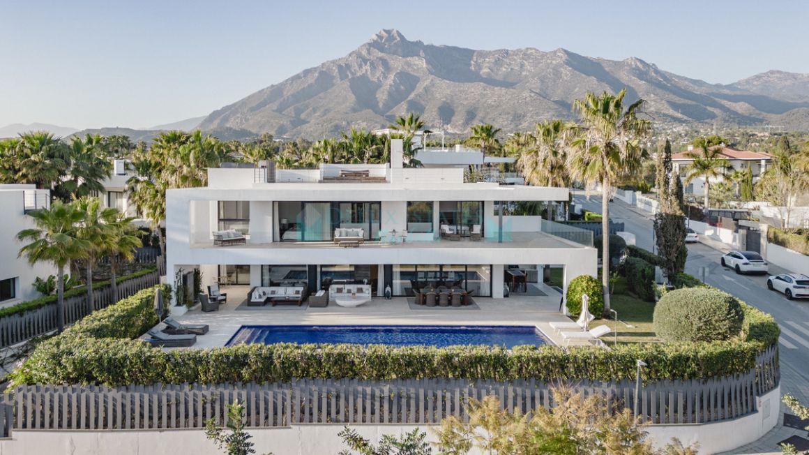 Villa for sale in Marbella Golden Mile