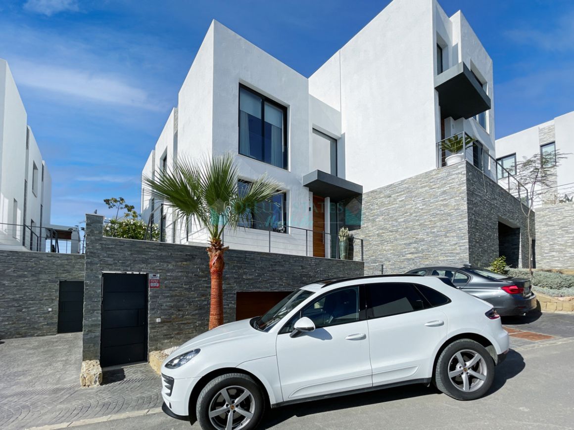 Semi Detached Villa for sale in Cabopino, Marbella East