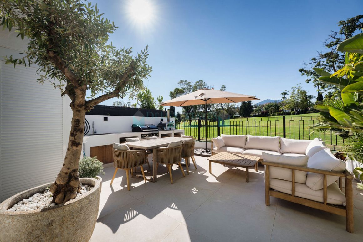 Town House for sale in Nueva Andalucia