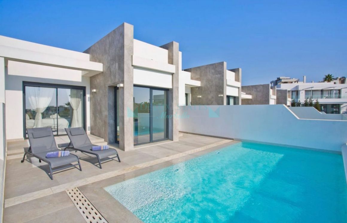 Town House for rent in Cabopino, Marbella East