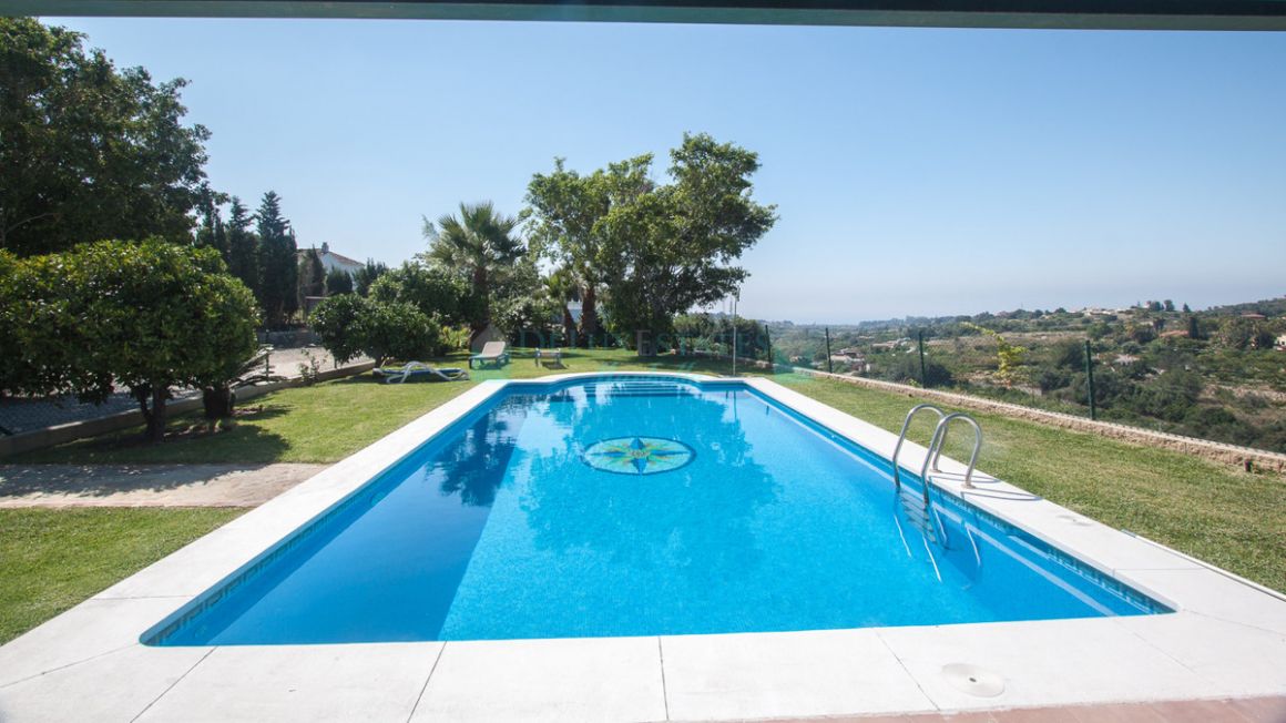 Finca for sale in Estepona