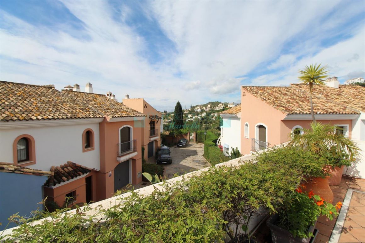 Semi Detached Villa for sale in Los Arqueros, Benahavis