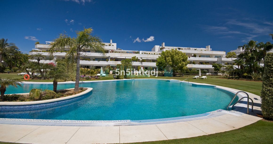 Ground Floor Apartment for sale in Nueva Andalucia