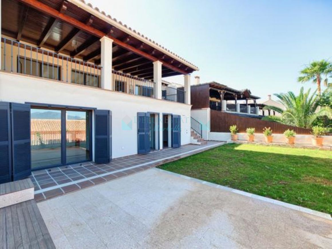 Semi Detached Villa for sale in Benahavis