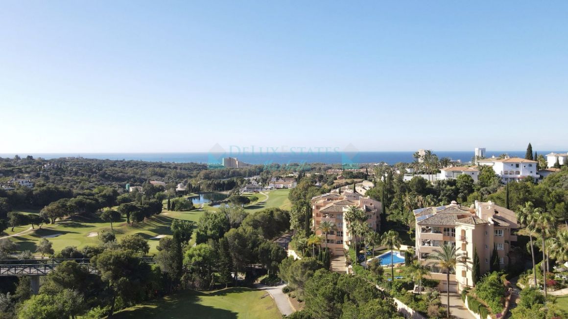 Penthouse for sale in Elviria, Marbella East