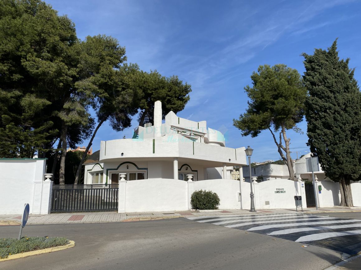 Villa for sale in  La Reserva de Marbella, Marbella East