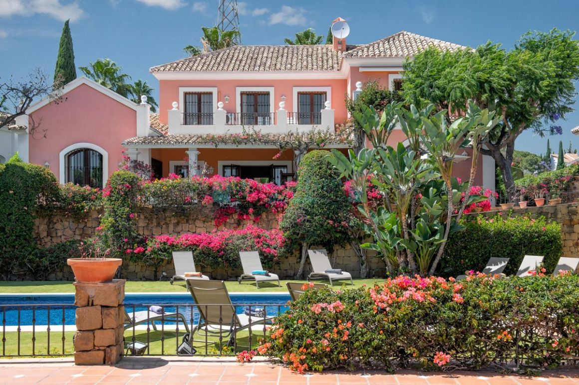 Villa for rent in El Paraiso, Estepona