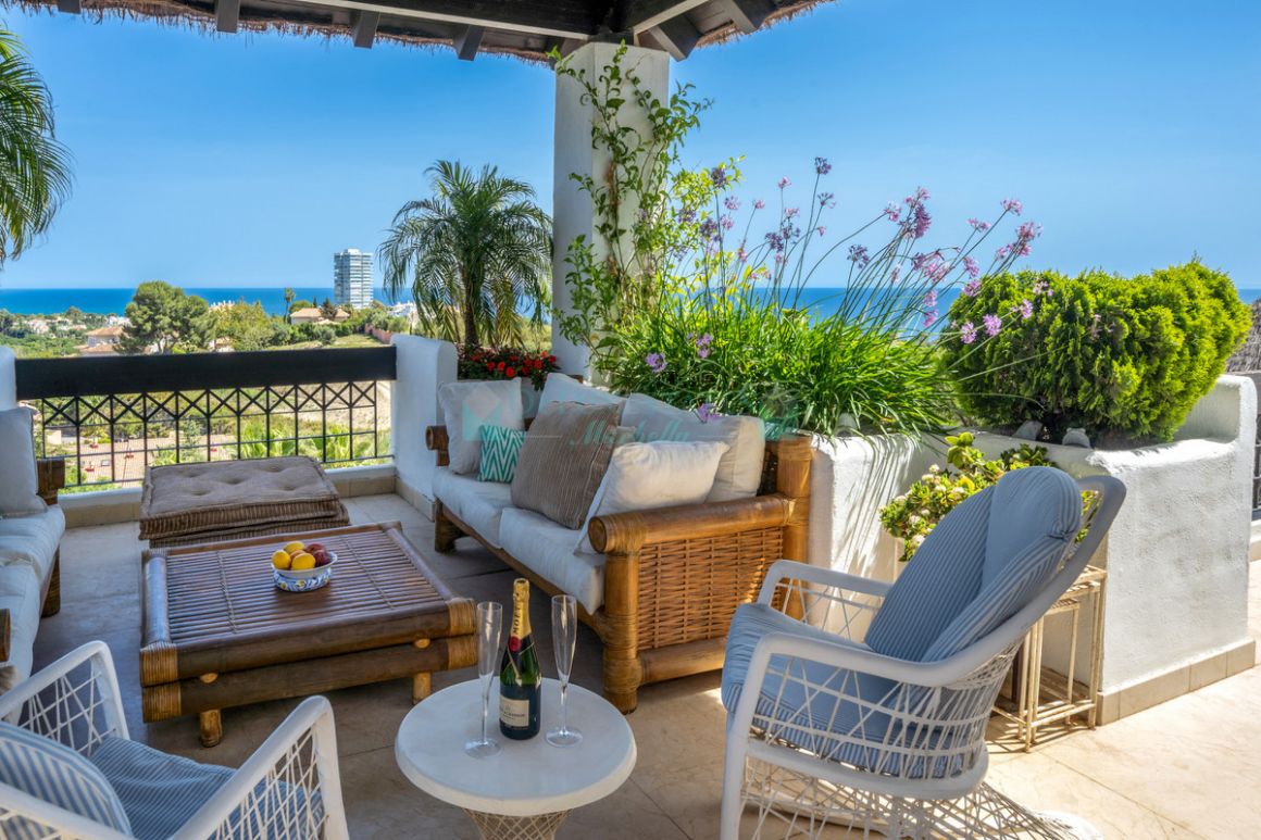 Penthouse for rent in Rio Real, Marbella East