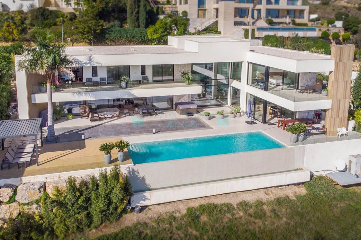 Villa for sale in Benahavis