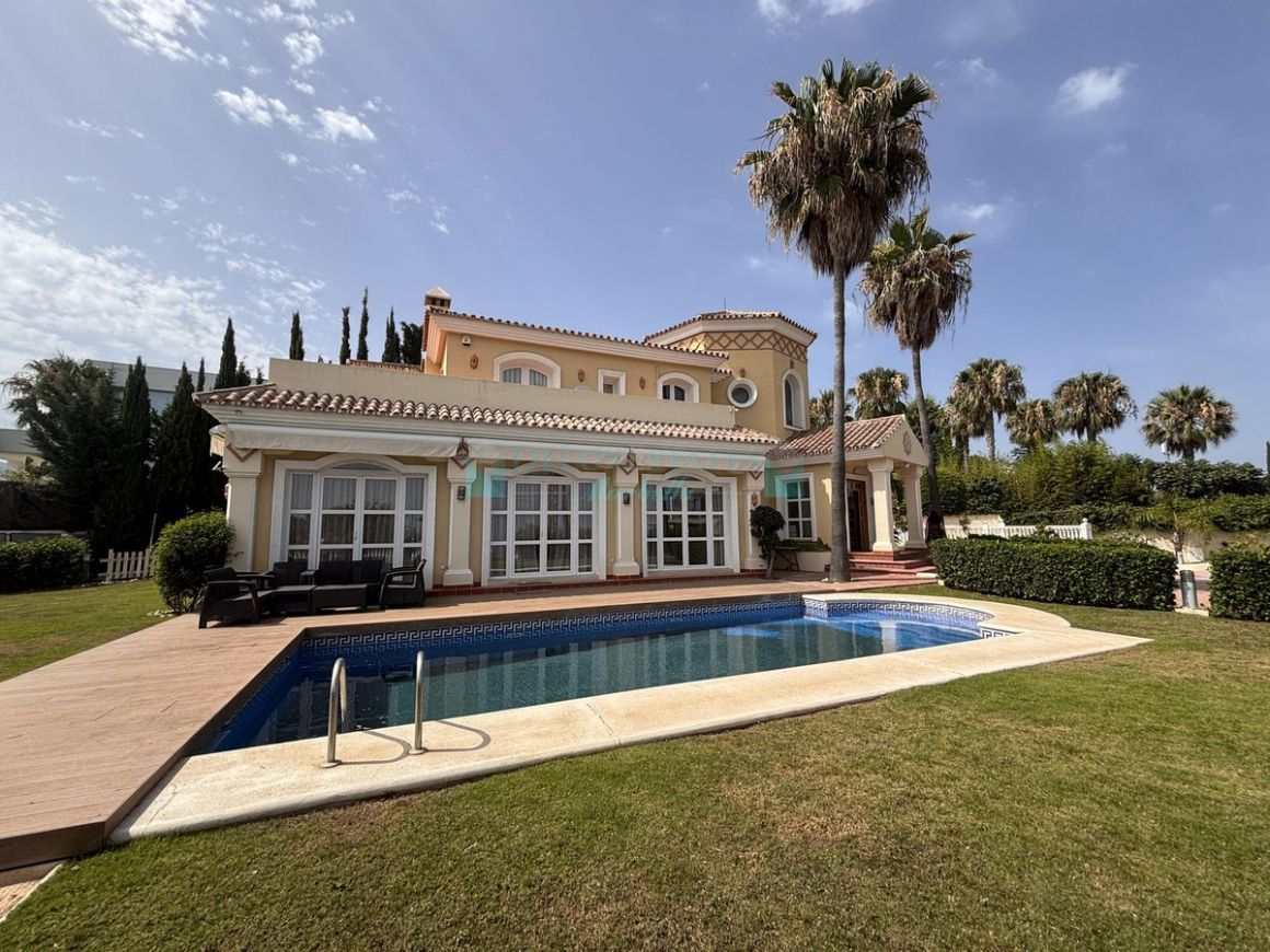 Villa for sale in Selwo, Estepona