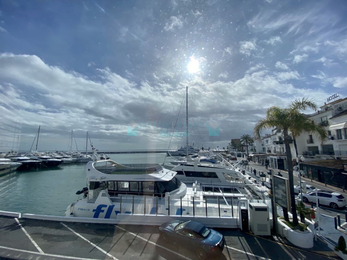 Office for rent in Marbella - Puerto Banus
