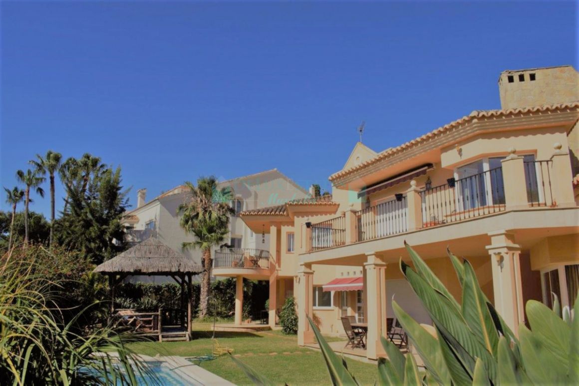 Villa for sale in Las Chapas, Marbella East