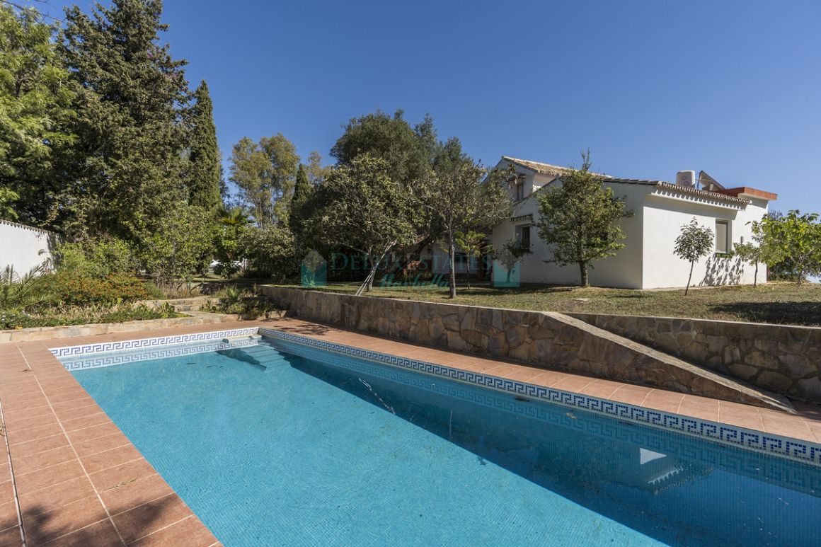 Finca for sale in La Mairena, Marbella East