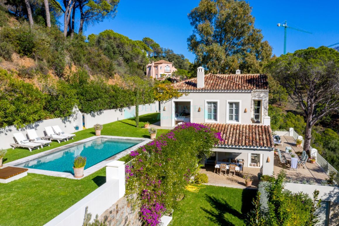 Villa for rent in El Madroñal, Benahavis