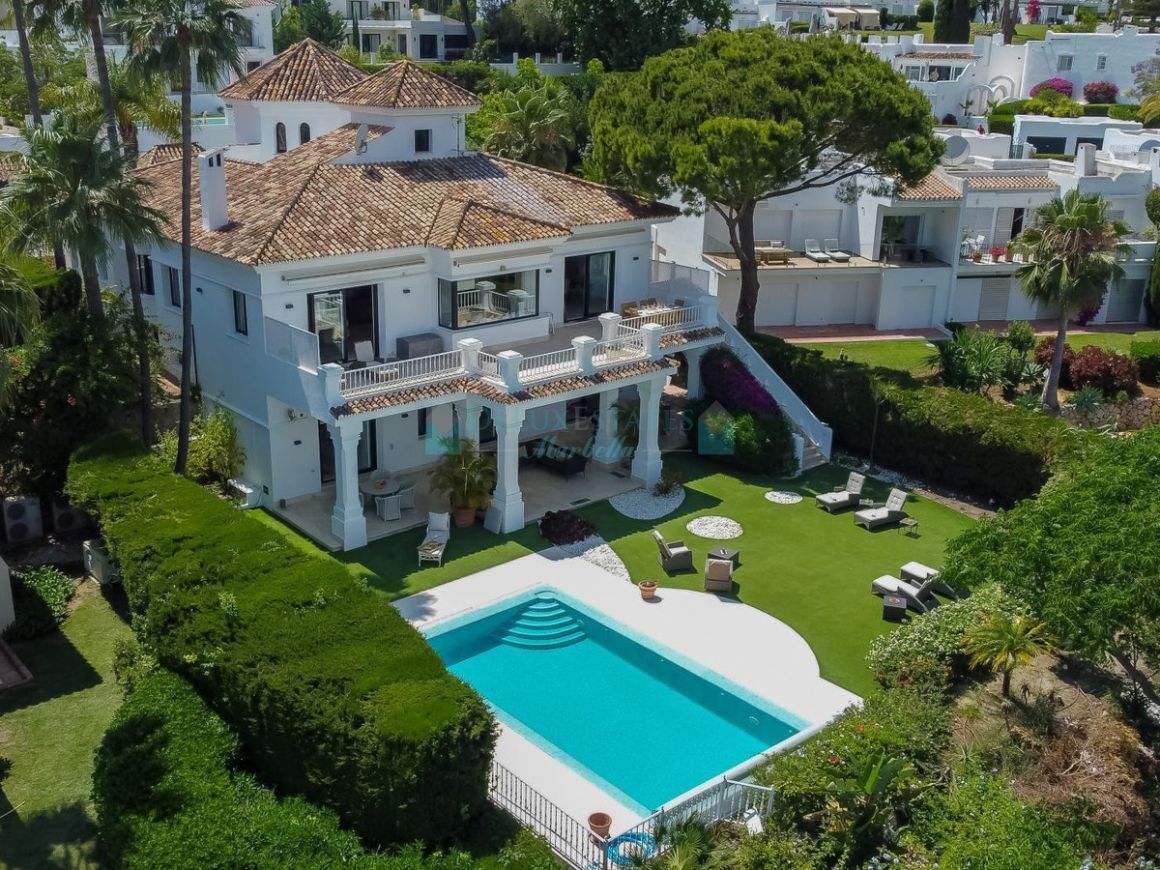 Villa en venta en  Aloha, Nueva Andalucia