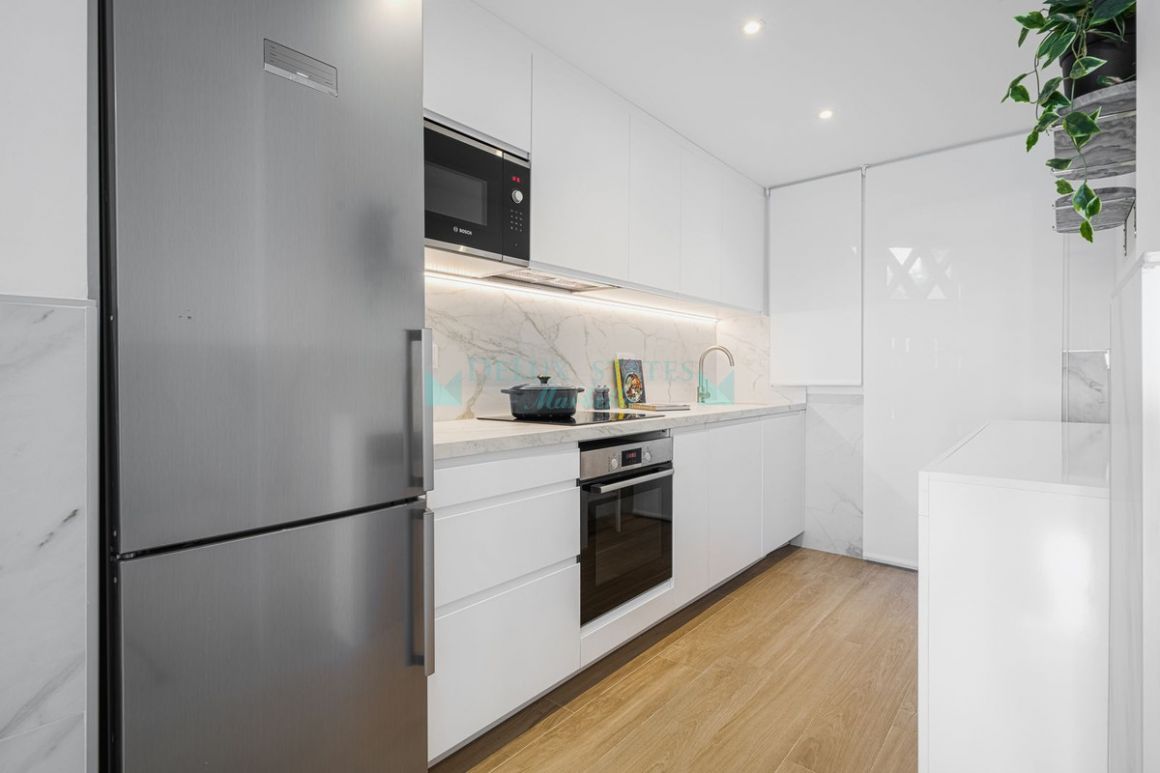 Penthouse for sale in Los Arqueros, Benahavis