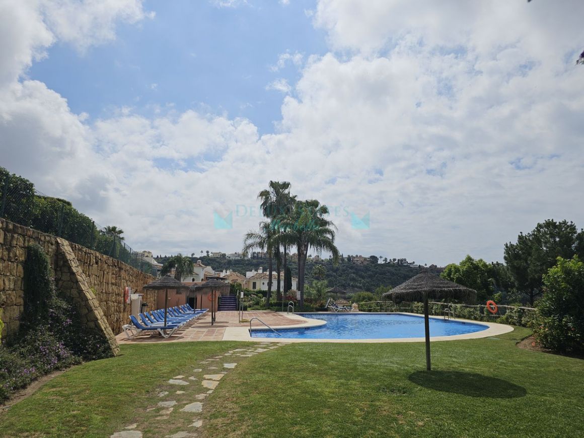 Town House for sale in Los Arqueros, Benahavis