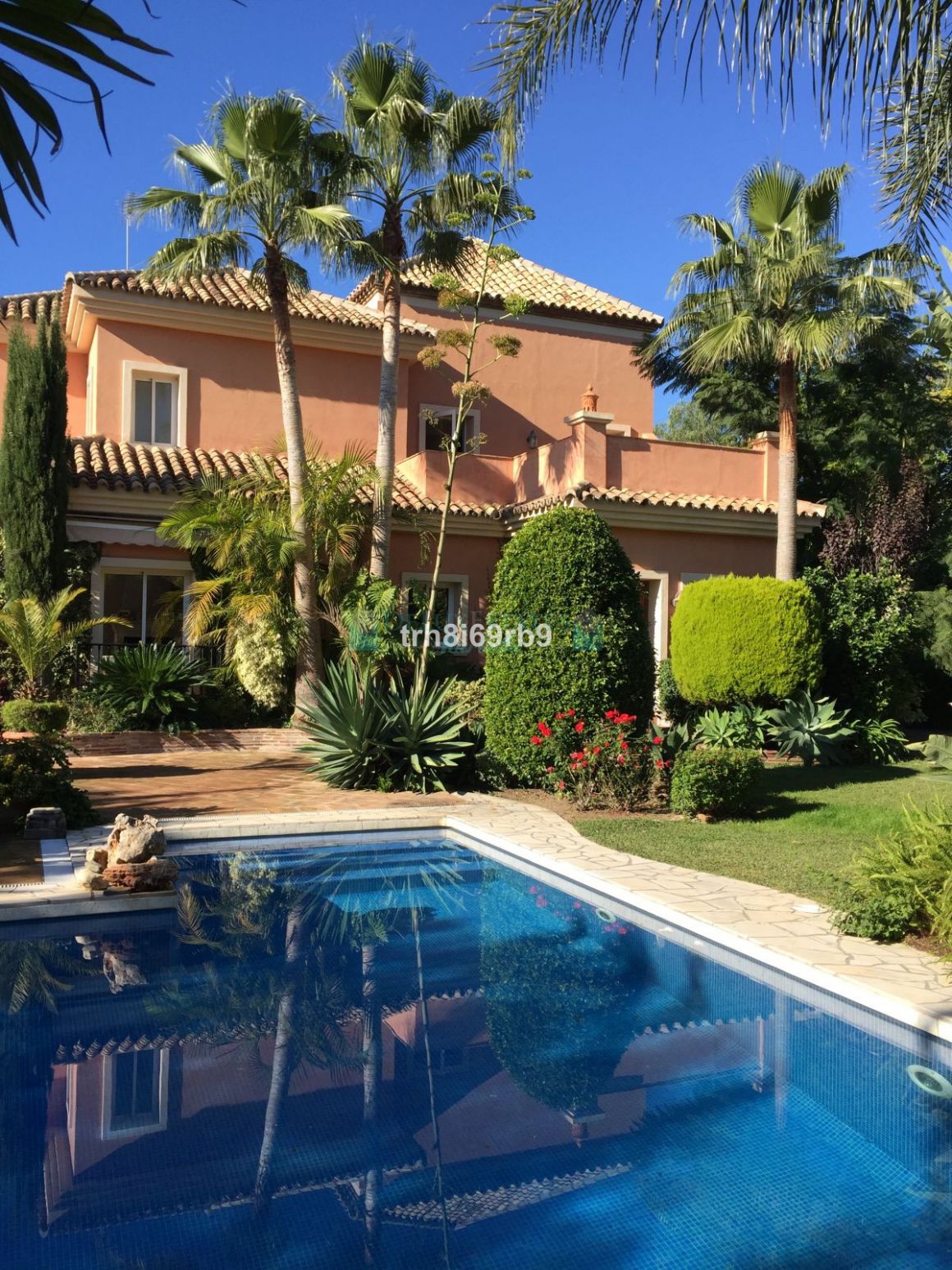 Villa for rent in Benahavis