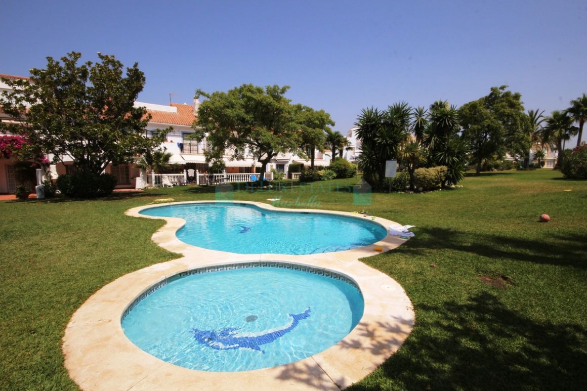 Town House for sale in Estepona