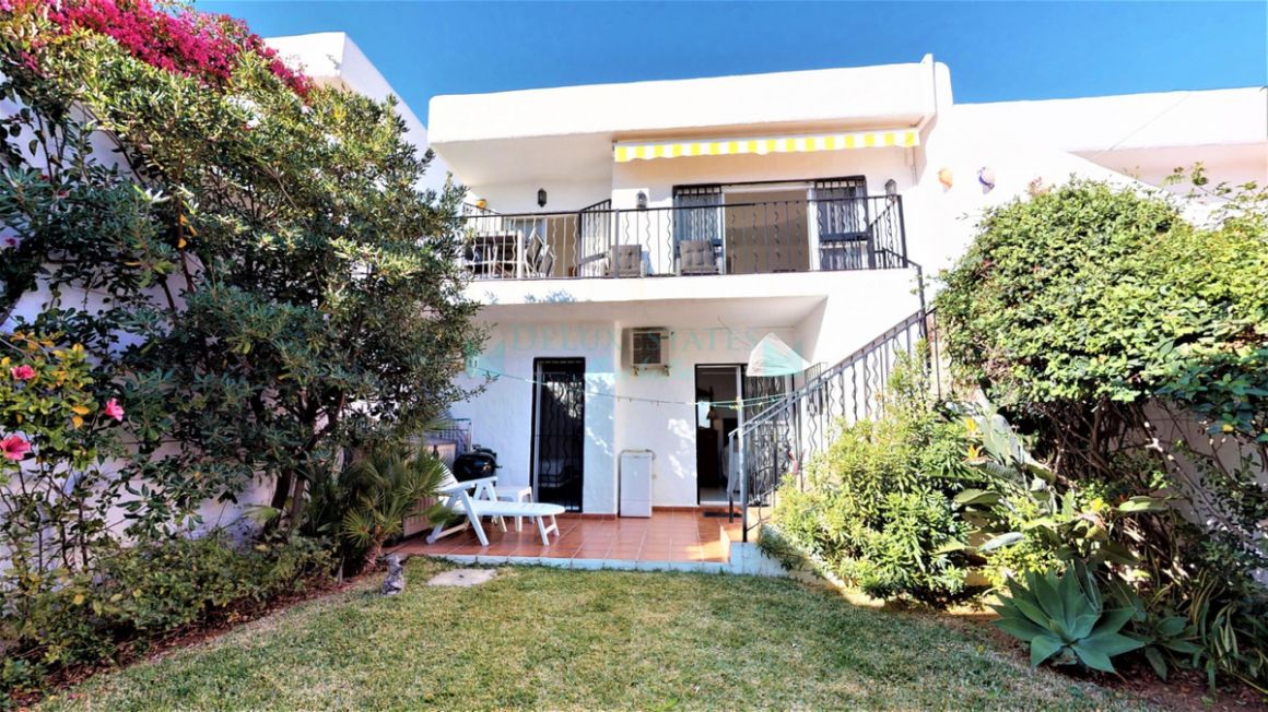 Town House for sale in Cabopino, Marbella East