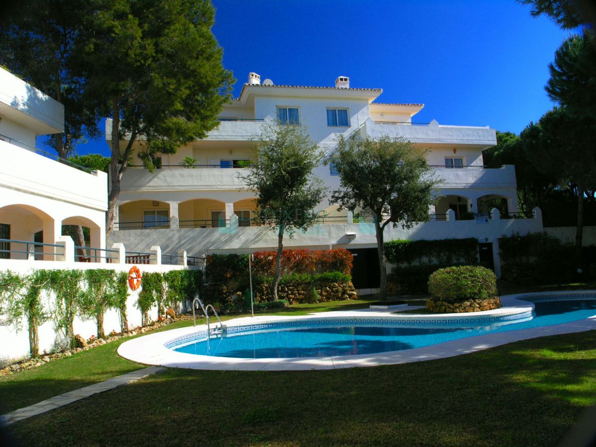 Apartment for sale in Cabopino, Marbella East