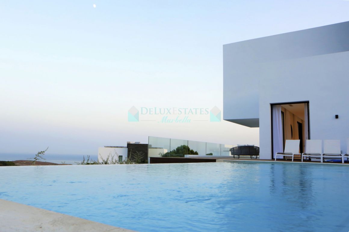 Villa for sale in Benahavis
