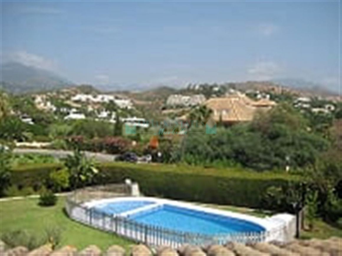 Villa for sale in Las Brisas, Nueva Andalucia