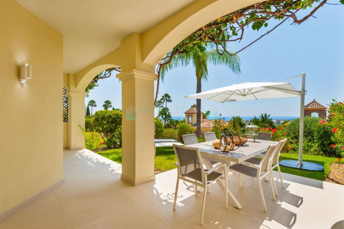 Semi Detached Villa for sale in La Quinta, Benahavis